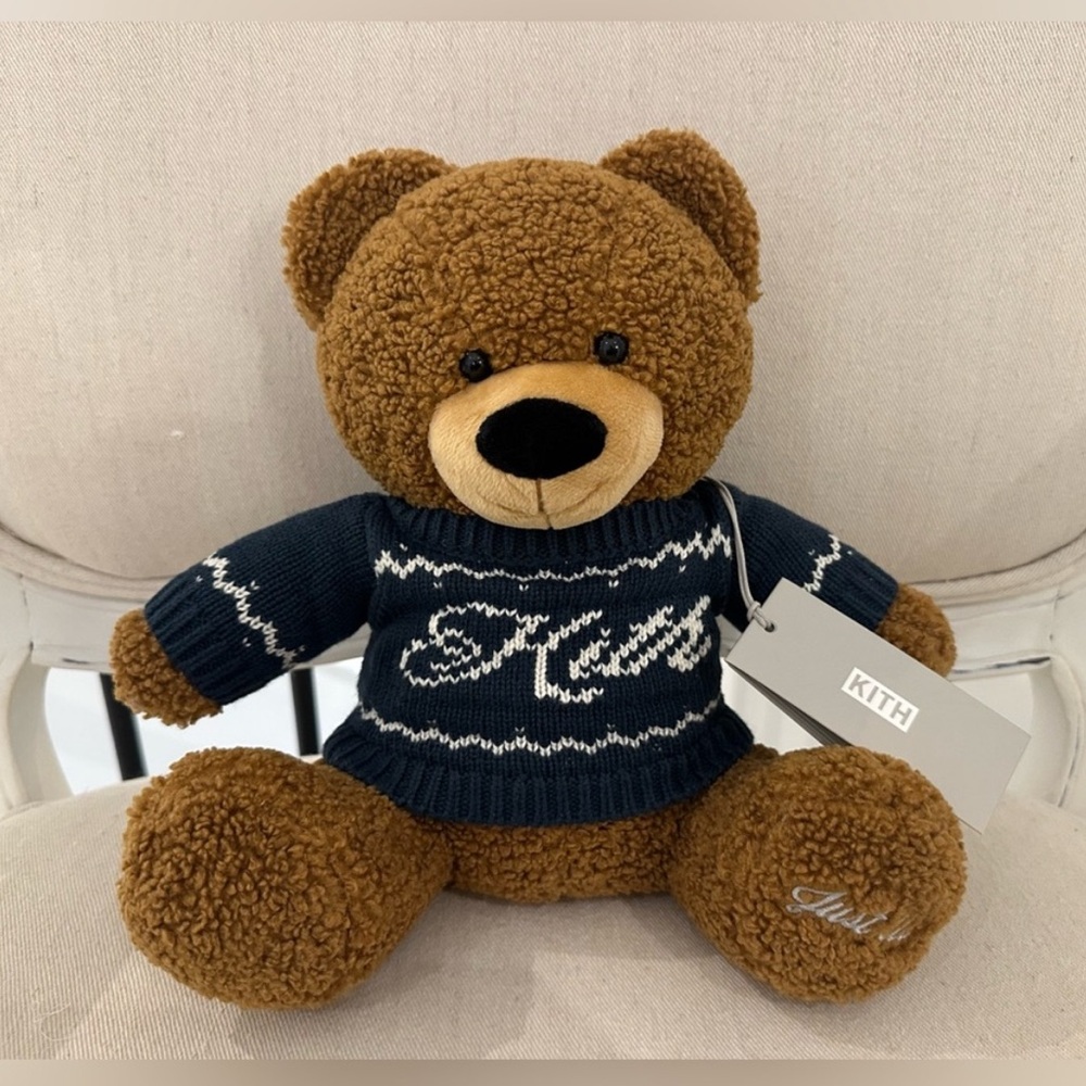 Kith Kithmas Teddy Bear Plush in Stadium NWT Authentic Navy and White Sweater